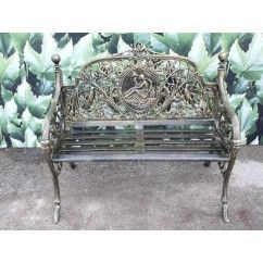 Quoi de plus propice au rêve que ce banc de jardin ancien - Maison d’un Rêve… ?