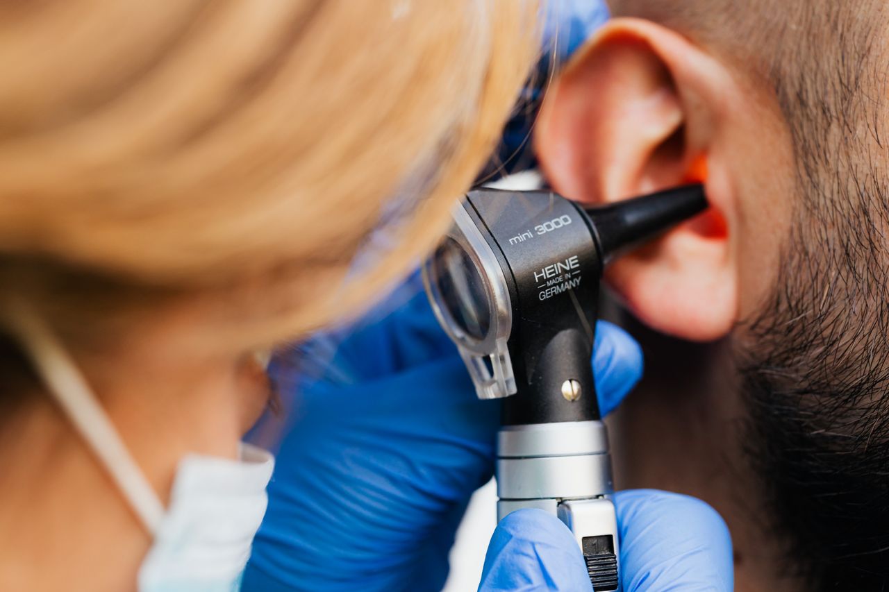un otoscope